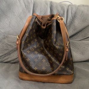 LOUIS VUITTON NOÈ BUCKET BAG